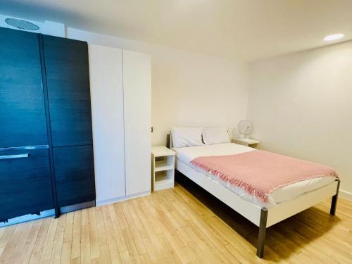 Student Only, Studio Room At Kirby, London, Лондон