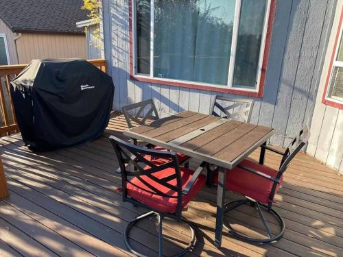 Entire home in Clackamas with Large Backyard in Happy Valley (OR)