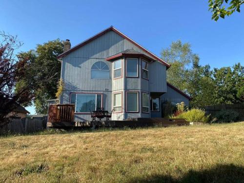 Entire home in Clackamas with Large Backyard in Happy Valley (OR)