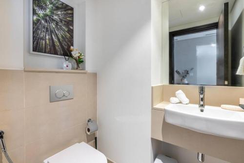 Skyline Huge 1 Bedroom Apartment Creek - image 14