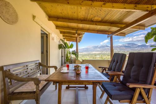 Serenity View - traditional village apartment in Moires