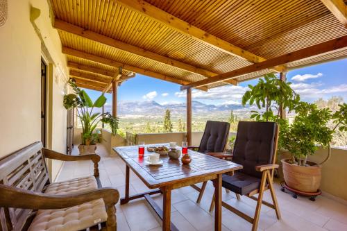 Serenity View - traditional village apartment in Moires