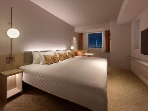 Superior Wide King Room 26.5 sqm with 246cm Width Bed