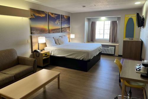 Days Inn & Suites by Wyndham Hutchinson - main image
