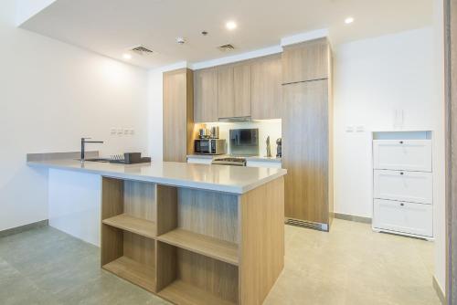 Stella Maris Dubai Marina- Luxurious 1-BR - image 12
