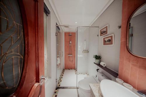 room detail thumbnail 2