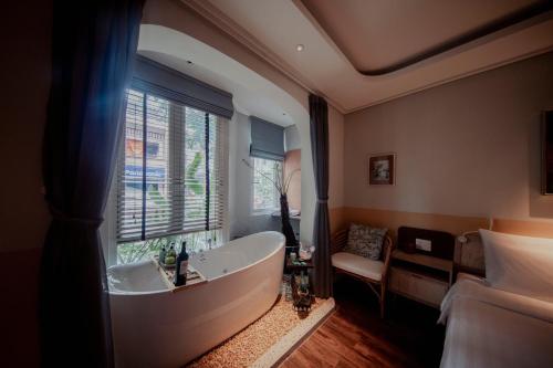 room detail thumbnail 0