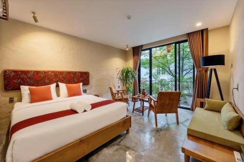 Junior Suite with Balcony image 1