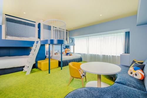 room detail thumbnail 2