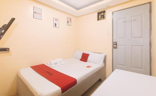 RedDoorz at LYOTO Bed and Breakfast near NAIA Terminal, Bacoor