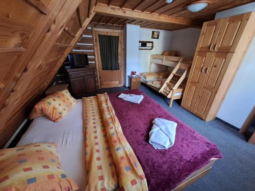 1 queen bed, 1 double bed, 1 bunk bed