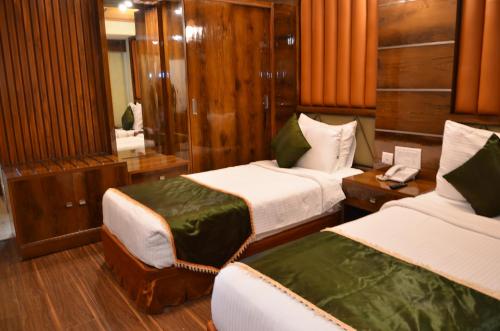 Deluxe Room image 5
