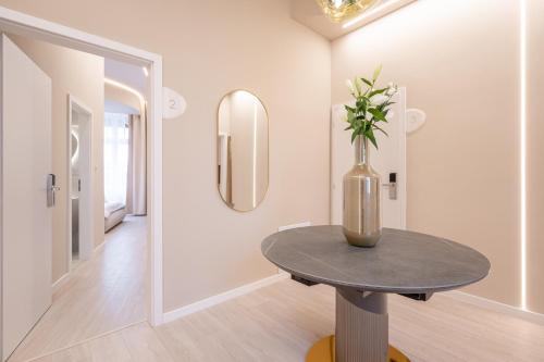 W8 - Wesselényi Stylish Suite - Best Location by BQA Room Type - Deluxe Apartment