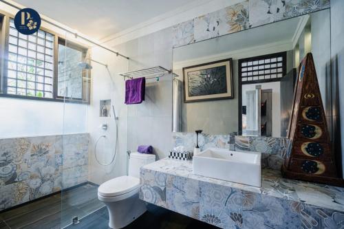 Bathroom, Bali Puspa Guest House near NuArt Sculpture Park