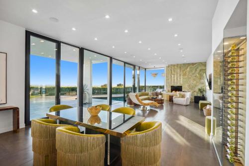The Elvis Villa by Stay Awhile Villas in Los Angeles, USA