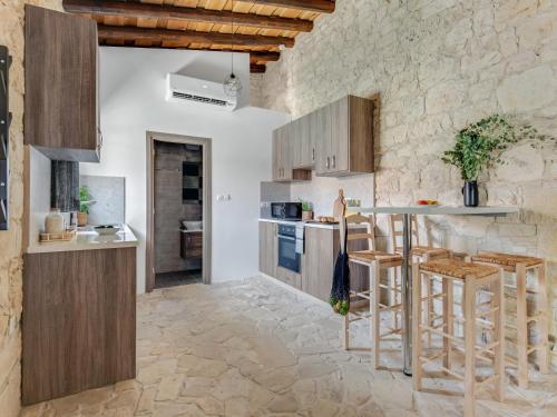 Andre Marie Stonewood Retreat in 華薩