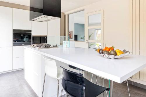 Villa, swimming pool, 5 bedrooms, Versailles in Vaucresson