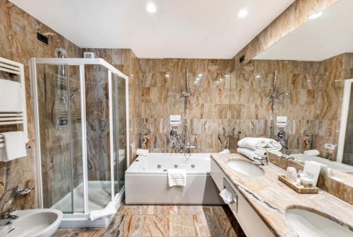 ห้องน้ำ, Abacus Hotel in เซสโต ซาน โจวานนี่