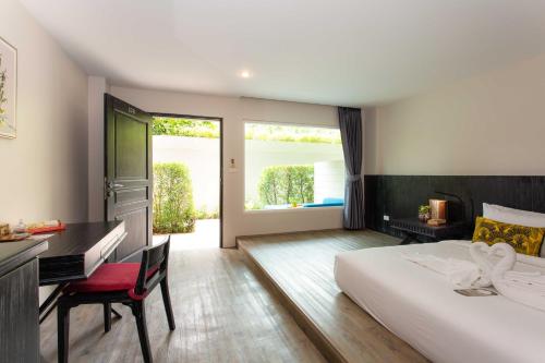 Deluxe Double Room with Shower image 10