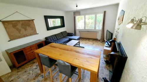 Bas de villa avec piscine in La Rose