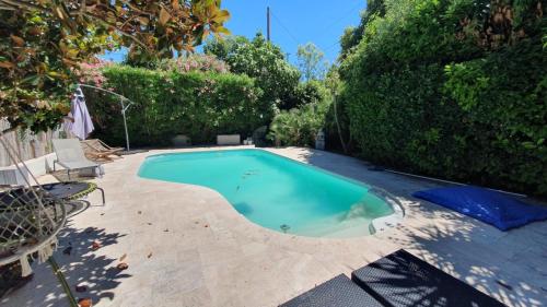 Bas de villa avec piscine in La Rose
