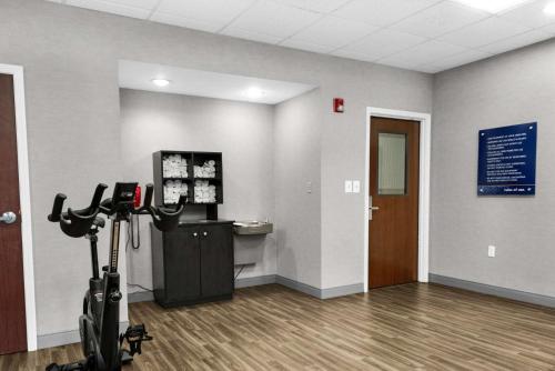 Hampton Inn & Suites Pensacola I-10 N at University Town Plaza - image 12