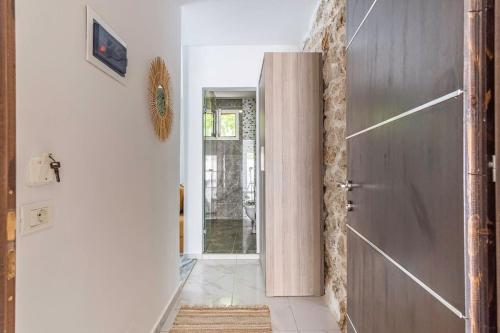 Triple Room with Balcony image 2