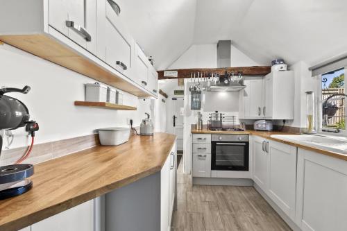Kitchen, Meadow View in Hellingly