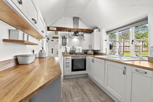 Kitchen, Meadow View in Hellingly