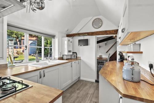 Kitchen, Meadow View in Hellingly