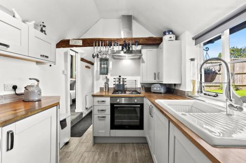 Kitchen, Meadow View in Hellingly
