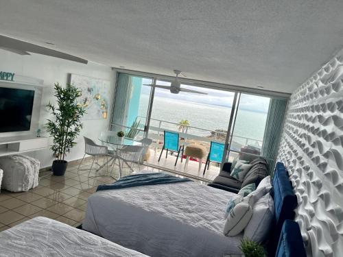 Beautiful Ocean Blue Love oceanfront apartment in Fajardo