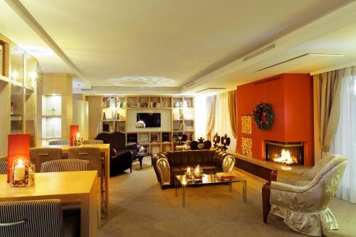 ห้องส่วนกลางสำหรับนั่งเล่น/ดูทีวี, นาปูรา อาร์ต ดีไซน์ โฮเทล (Napura Art E Design Hotel) in บอลซาโน่