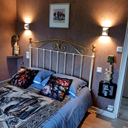 chambre d'hôtes avec petit déjeuner compris à Mégrit (chambre d'hotes avec petit dejeuner compris a Megrit) in Jugon-les-Lacs
