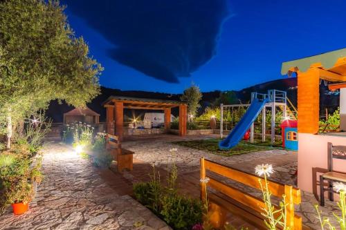 Apartment 4 - 2 bedrooms, Vila Goro - Pool, Parking and more, Himarë (photo 8)