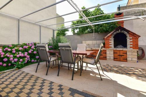 Apartment Marijo - 300m to beach - image 4