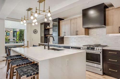 Modern 2 BR in Aspen Core Walk Everywhere