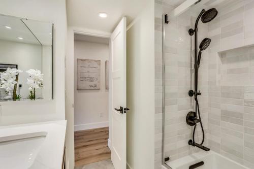 Modern 2 BR in Aspen Core Walk Everywhere