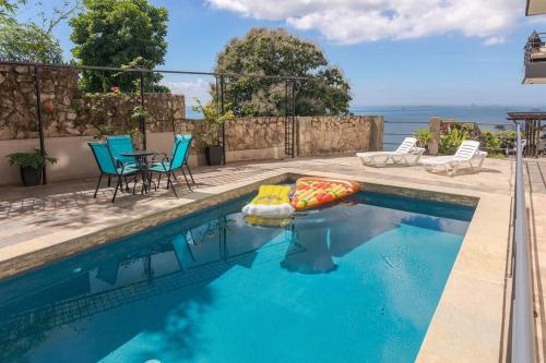 View, Enchanted Forest Projector Pool Jacuzzi King Bed in Dibe