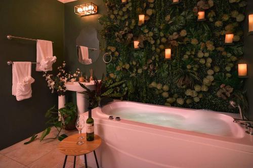 Hot tub, Enchanted Forest Projector Pool Jacuzzi King Bed in Dibe