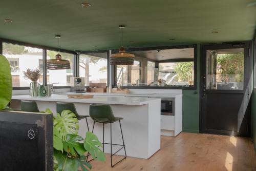 LA PENICHE - Bed And Bicycle - Aigues Mortes in แอกเกอ มอร์เตอ