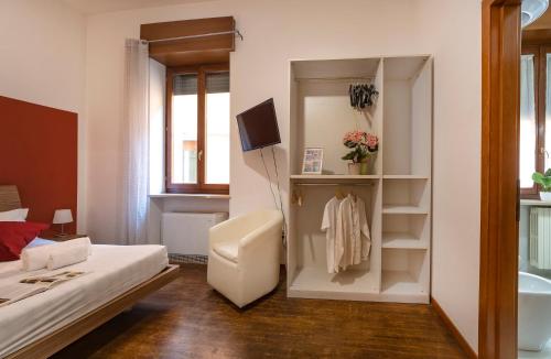 Double Room with Private Bathroom image 8