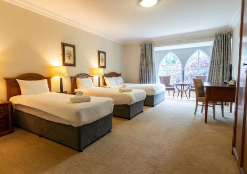 Abbey Court - image 3