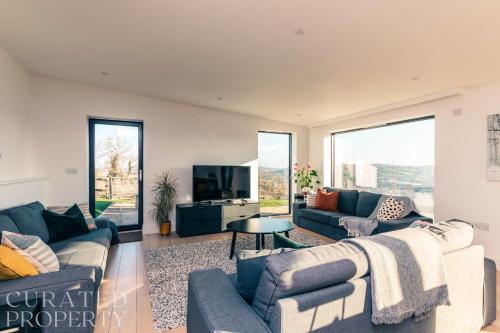 Stunning 5 Bedroom New Build with Amazing Views!, Bath (photo 2)