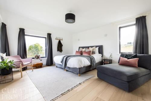 Stunning 5 Bedroom New Build with Amazing Views!, Bath (photo 4)