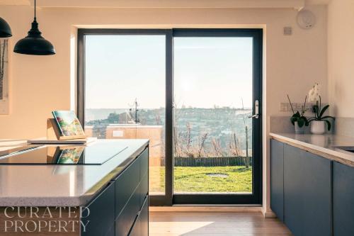 Stunning 5 Bedroom New Build with Amazing Views!, Bath (photo 8)