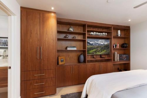 Luxurious 2 BR, 2 BA - Aspen Core