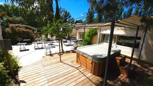 อ่างแช่น้ำร้อน, La madone in แปร์ตุย