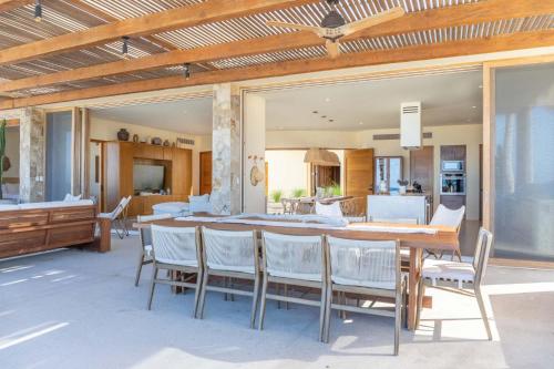 Secluded Luxury Beachfront Villa in La Ribera in La Laguna, Mexico