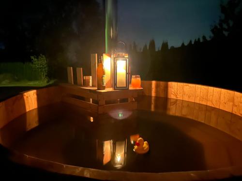 Peldbaseins, Tiny House Abenteuer mit Hot Tub in Wallern an der Trattnach